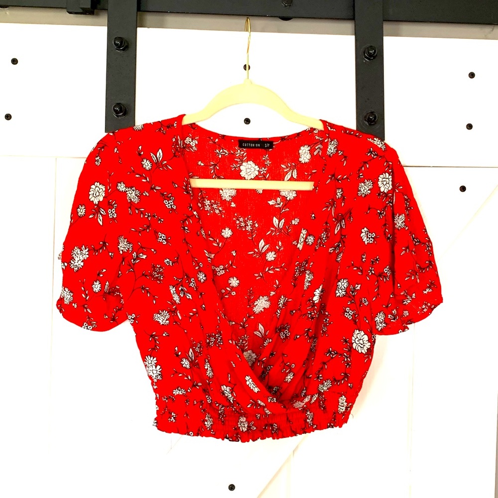 Women’s Cotton on Red White Floral Short Sleeve v-neck Crop Top Ruffles Small